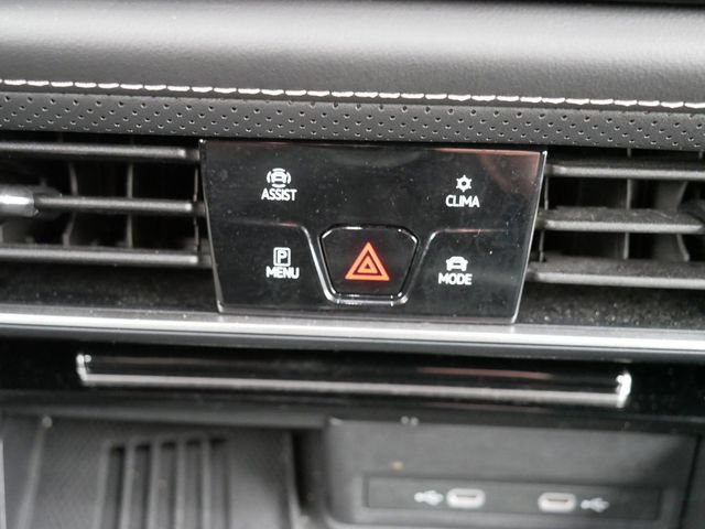 Certified 2025 Volkswagen Atlas Cross Sport SE FWD image 29