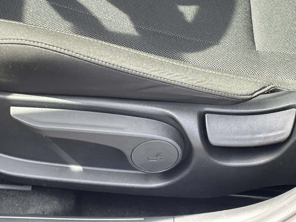 Certified 2025 Hyundai Elantra SE FWD image 16