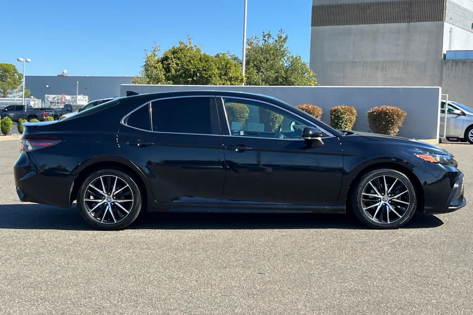 Used 2021 Toyota Camry SE w/ Cold Weather Package AWD/4WD image 6