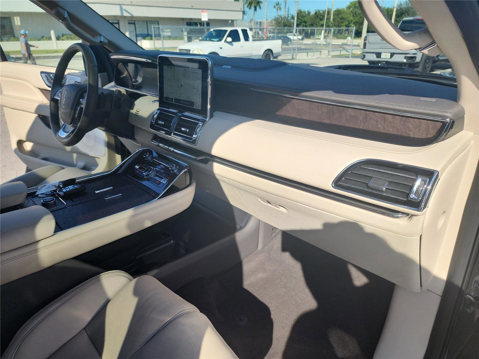 Used 2020 Lincoln Navigator Reserve w/ Luxury Package image 30