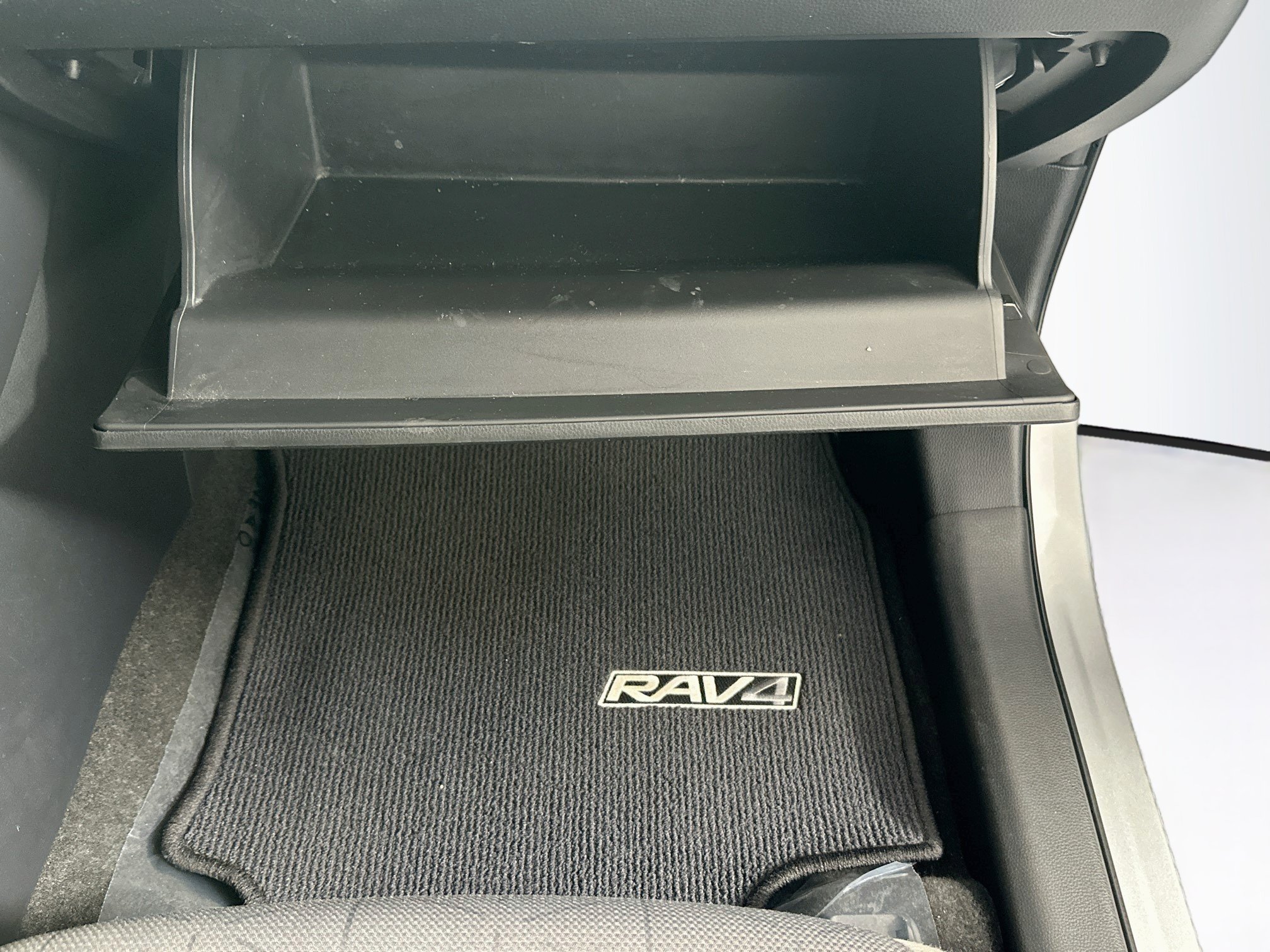 Used 2023 Toyota RAV4 XLE FWD image 32
