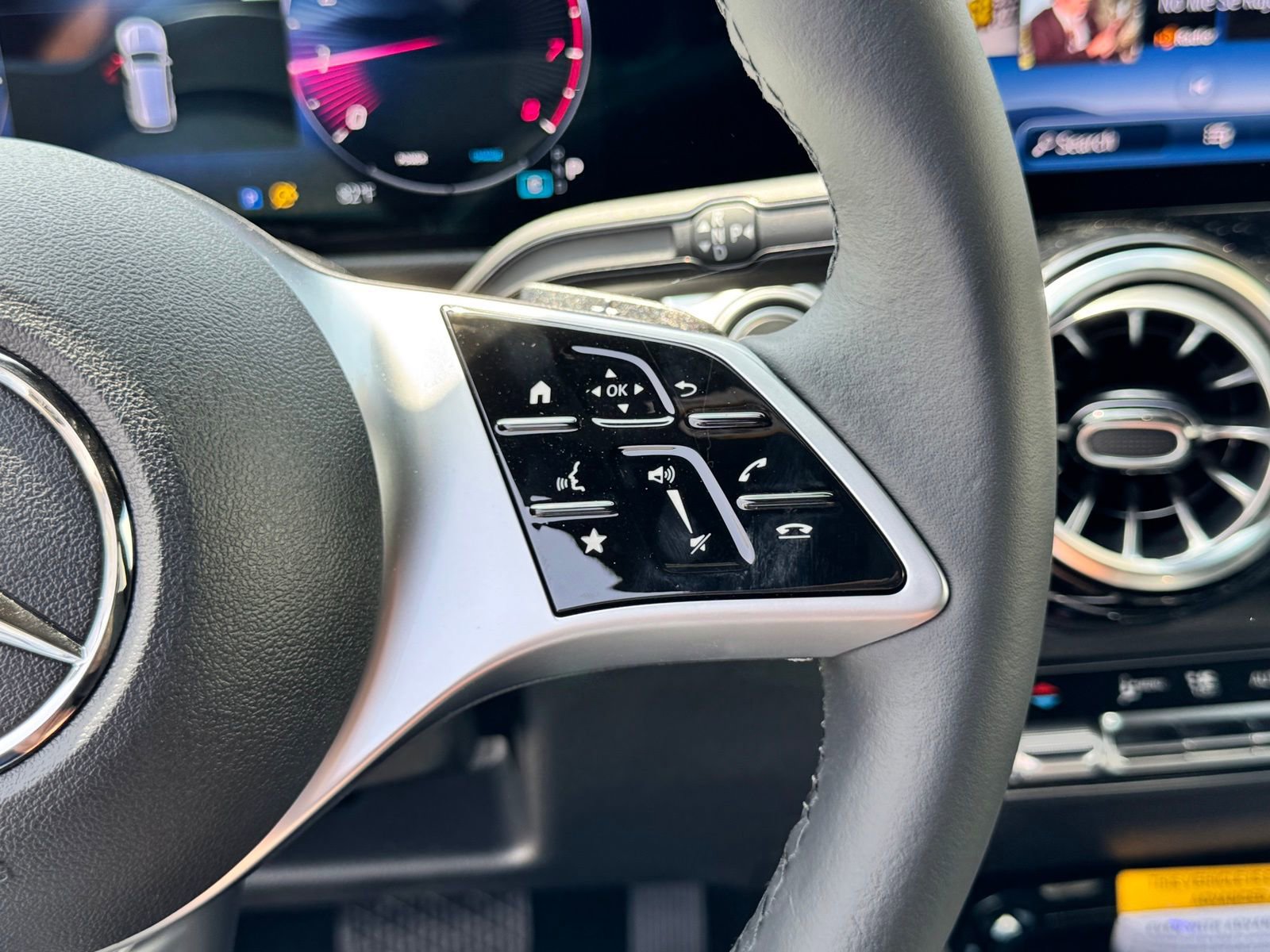 New 2025 Mercedes-Benz GLB 250 image 23