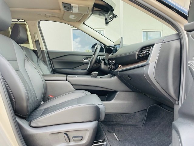 Used 2024 Nissan Rogue Platinum w/ Platinum Premium Package image 23