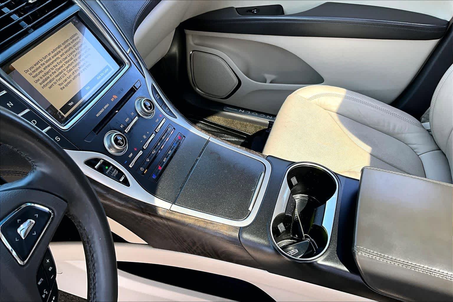Used 2017 Lincoln MKX Reserve FWD image 17