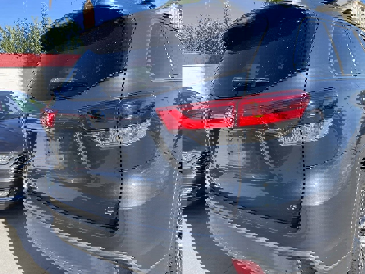 Used 2017 Toyota Highlander Plus image 4