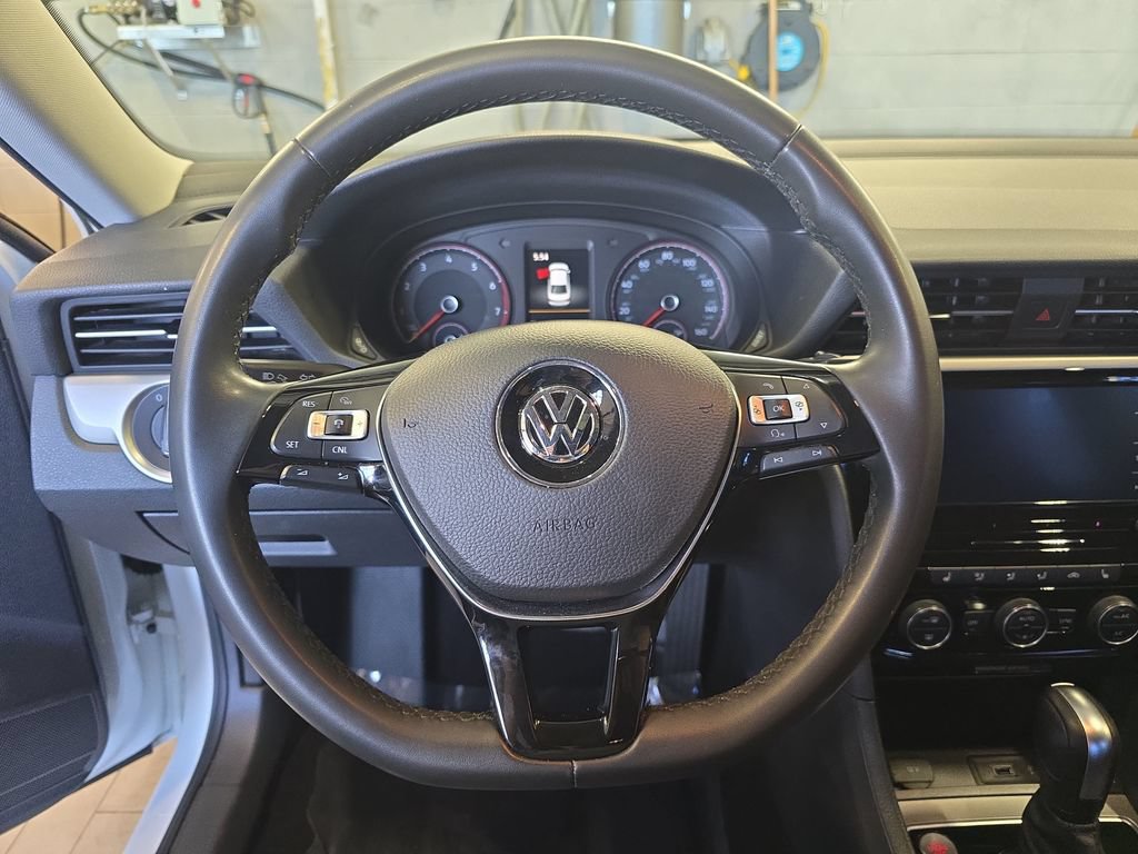 Used 2021 Volkswagen Passat 2.0T SE FWD image 18