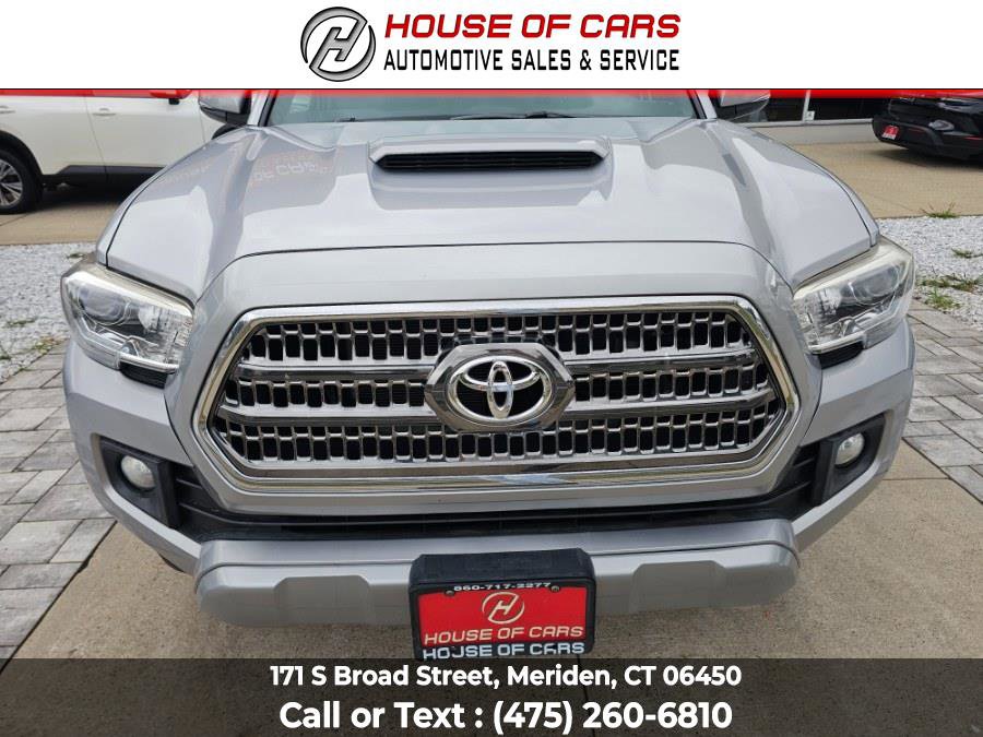 Used 2017 Toyota Tacoma TRD Sport image 10