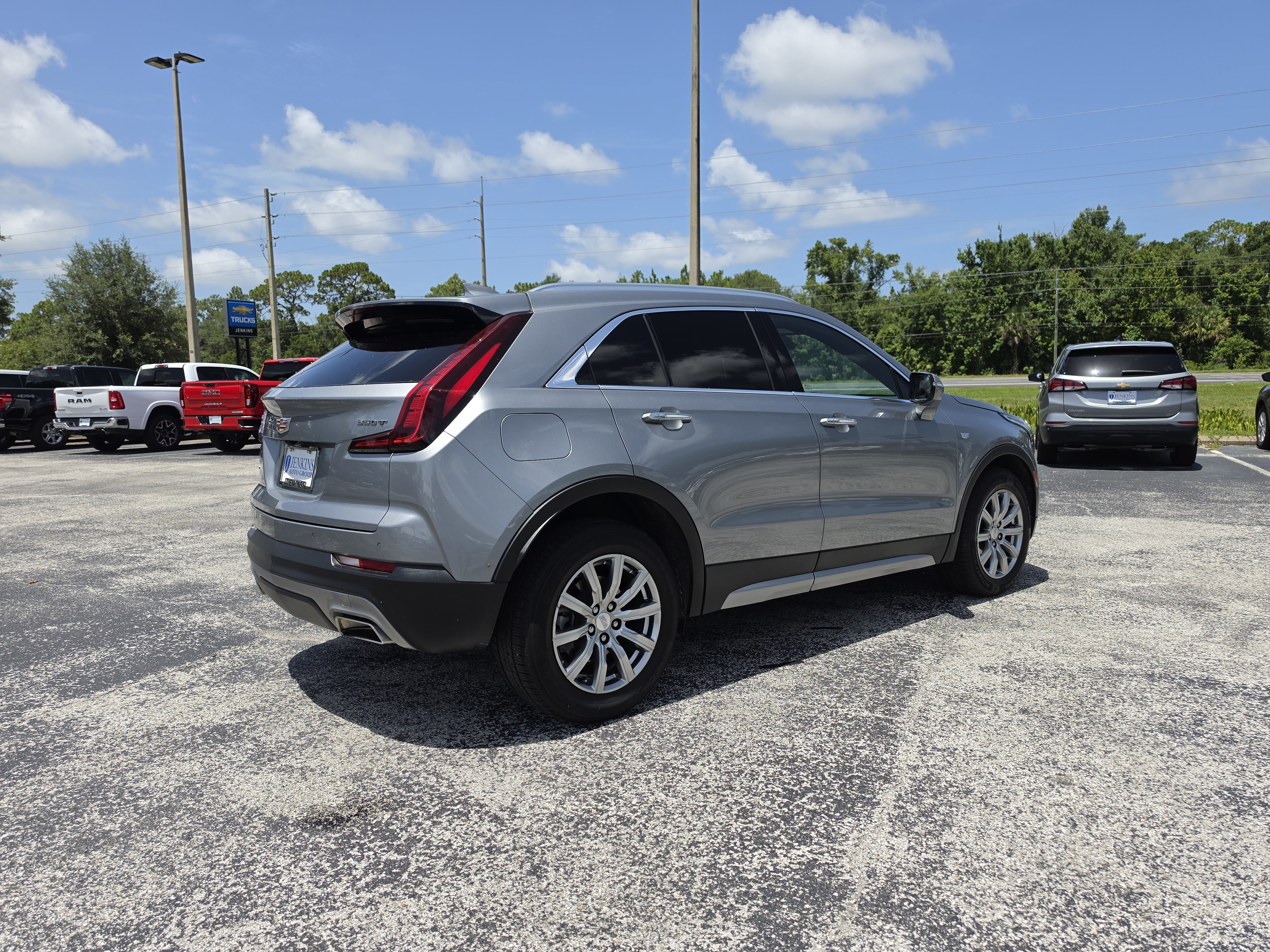 Used 2023 Cadillac XT4 Premium Luxury w/ Cold Weather Package AWD/4WD image 4