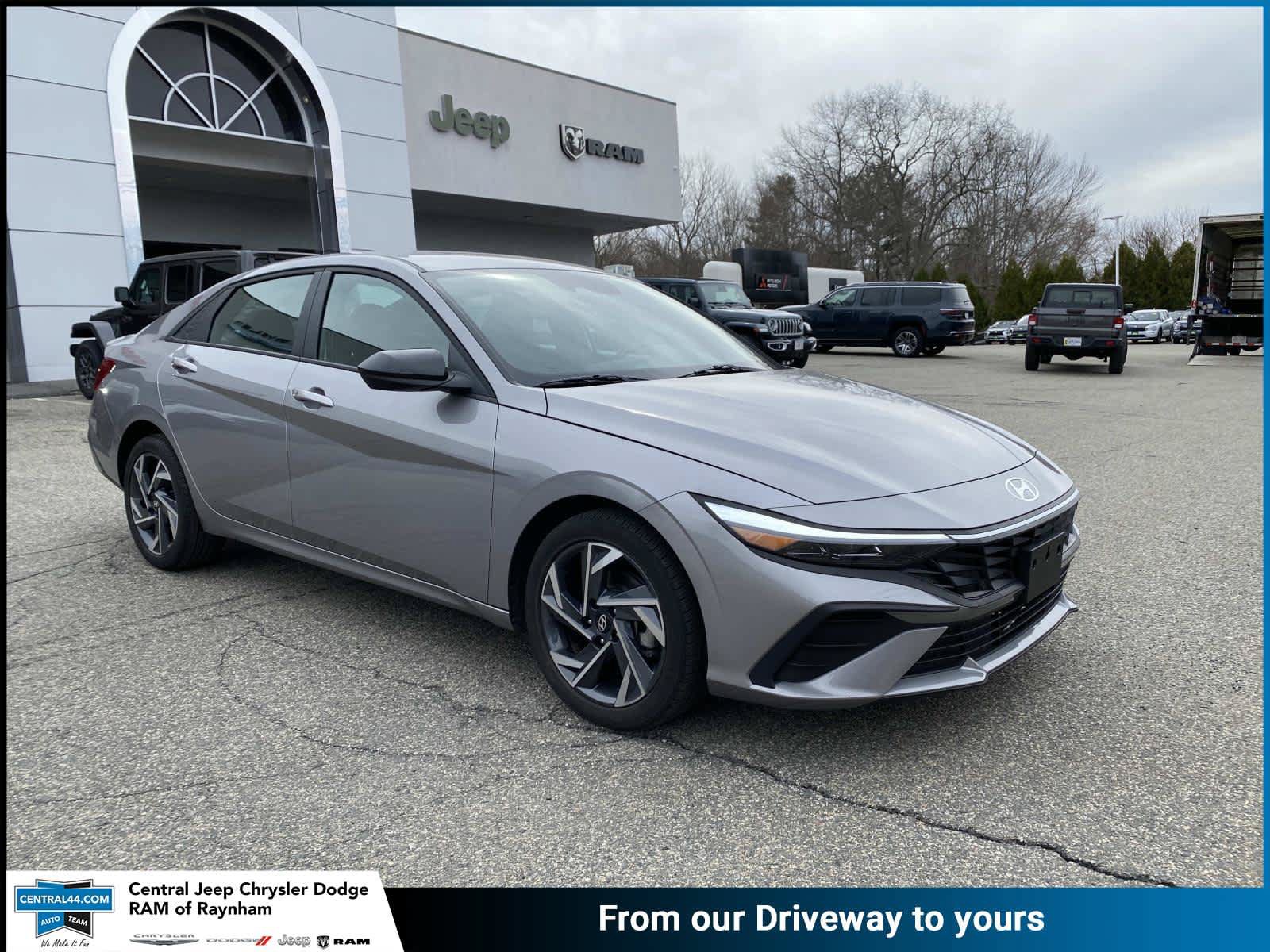 Used 2025 Hyundai Elantra Sport FWD image 1