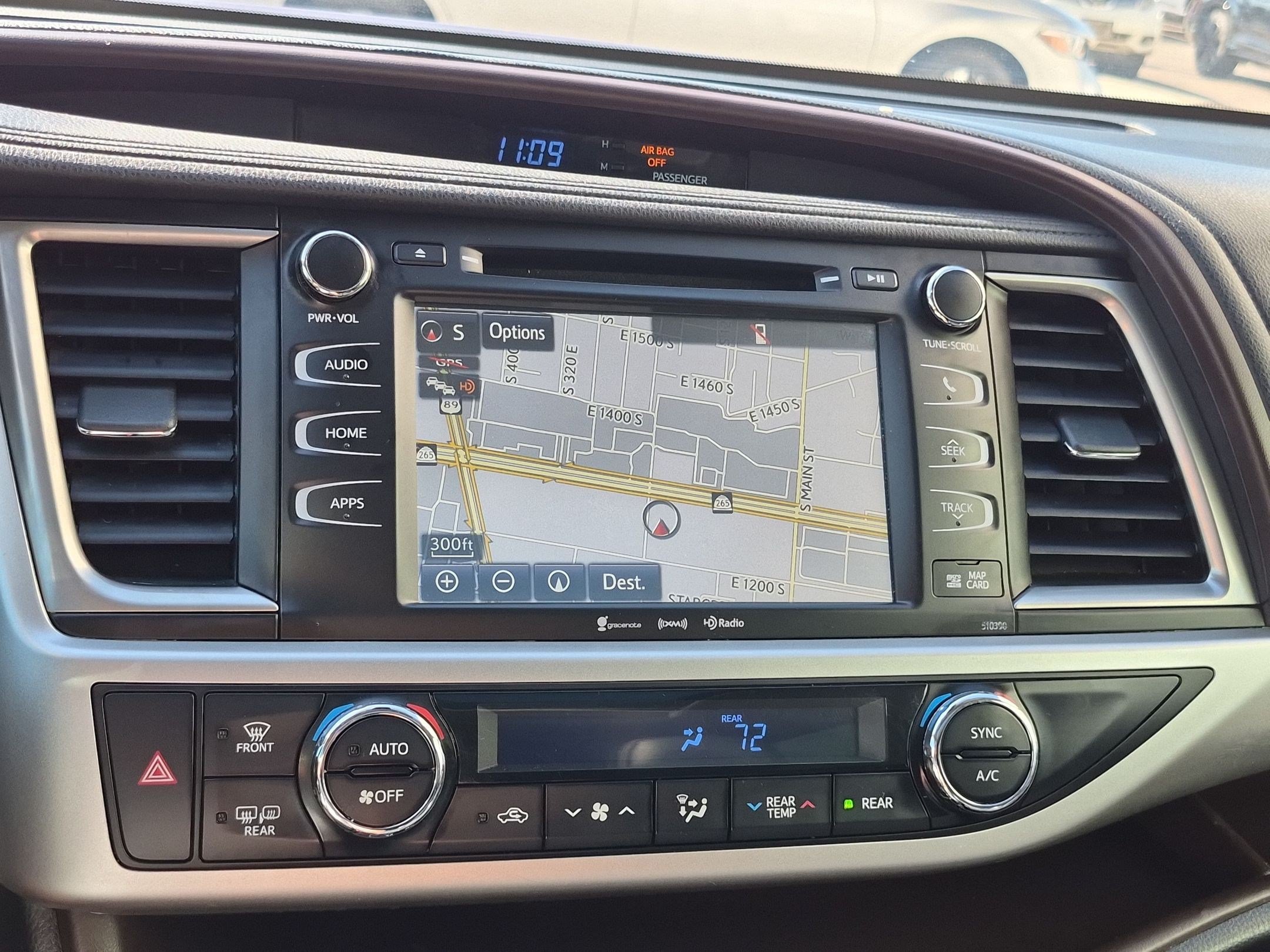 Used 2019 Toyota Highlander XLE AWD/4WD image 26