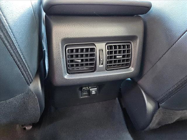 Used 2025 Toyota Camry SE image 17