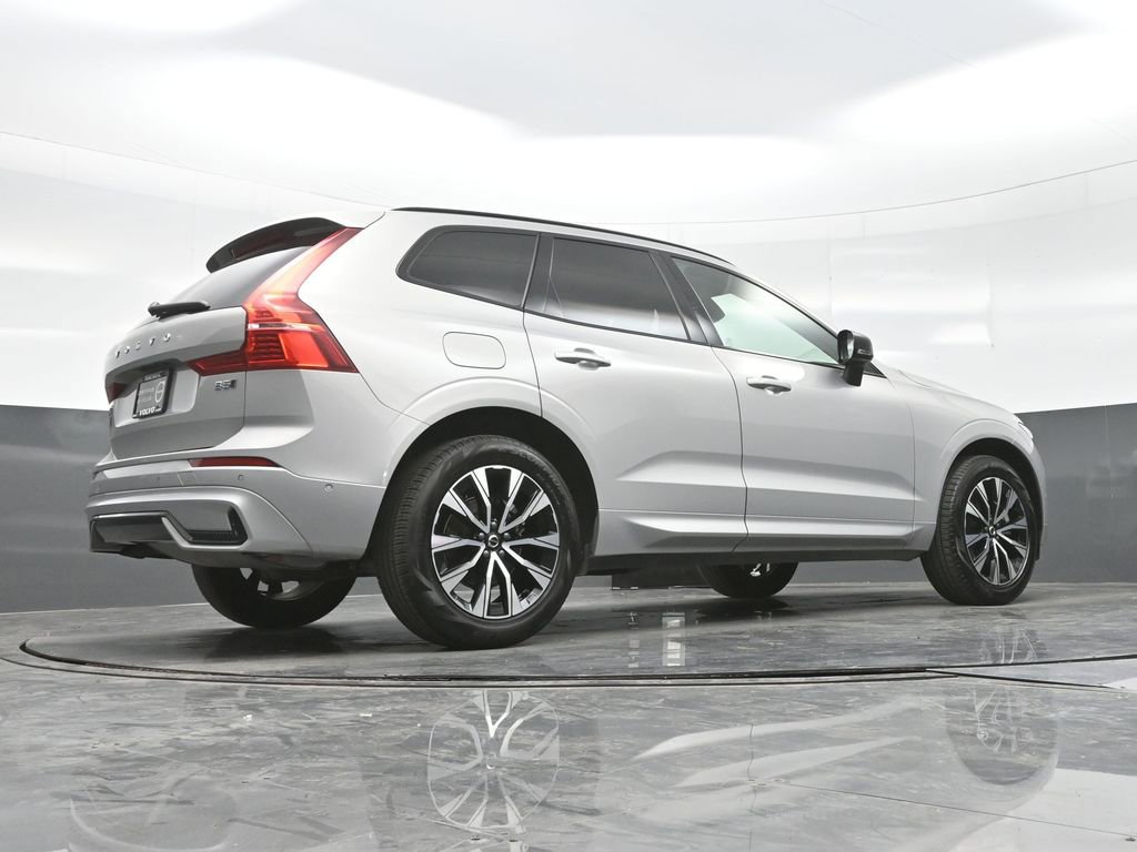 Used 2025 Volvo XC60 B5 Plus image 20