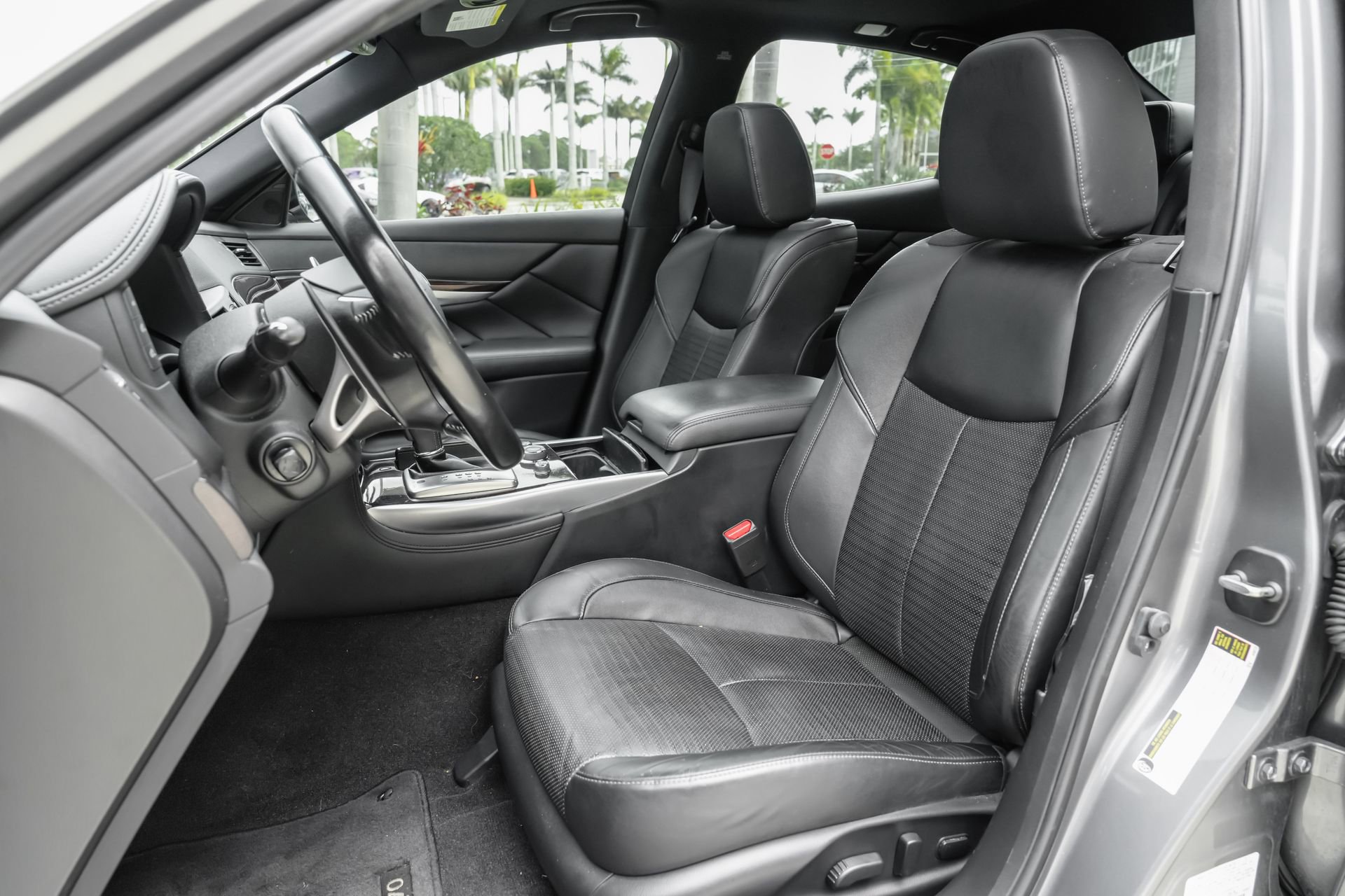 Used 2019 INFINITI Q70 Luxe w/ Sport Package image 17