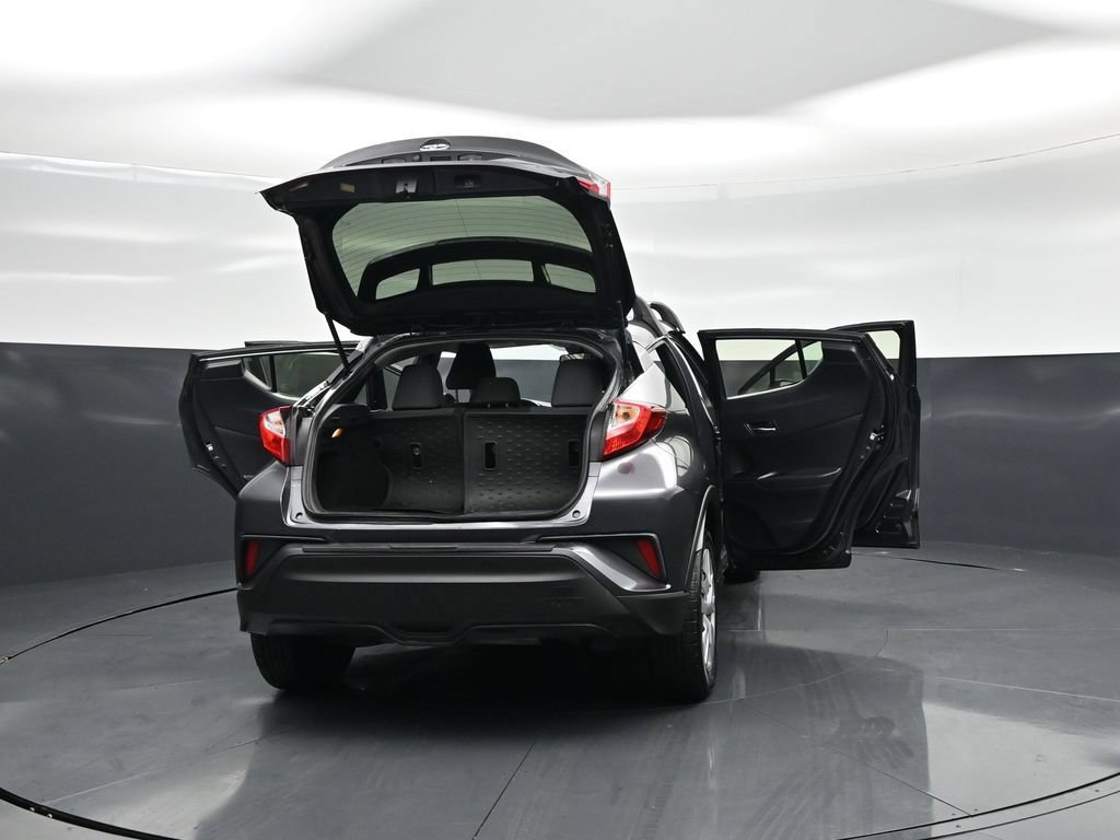 Used 2020 Toyota C-HR LE FWD image 30