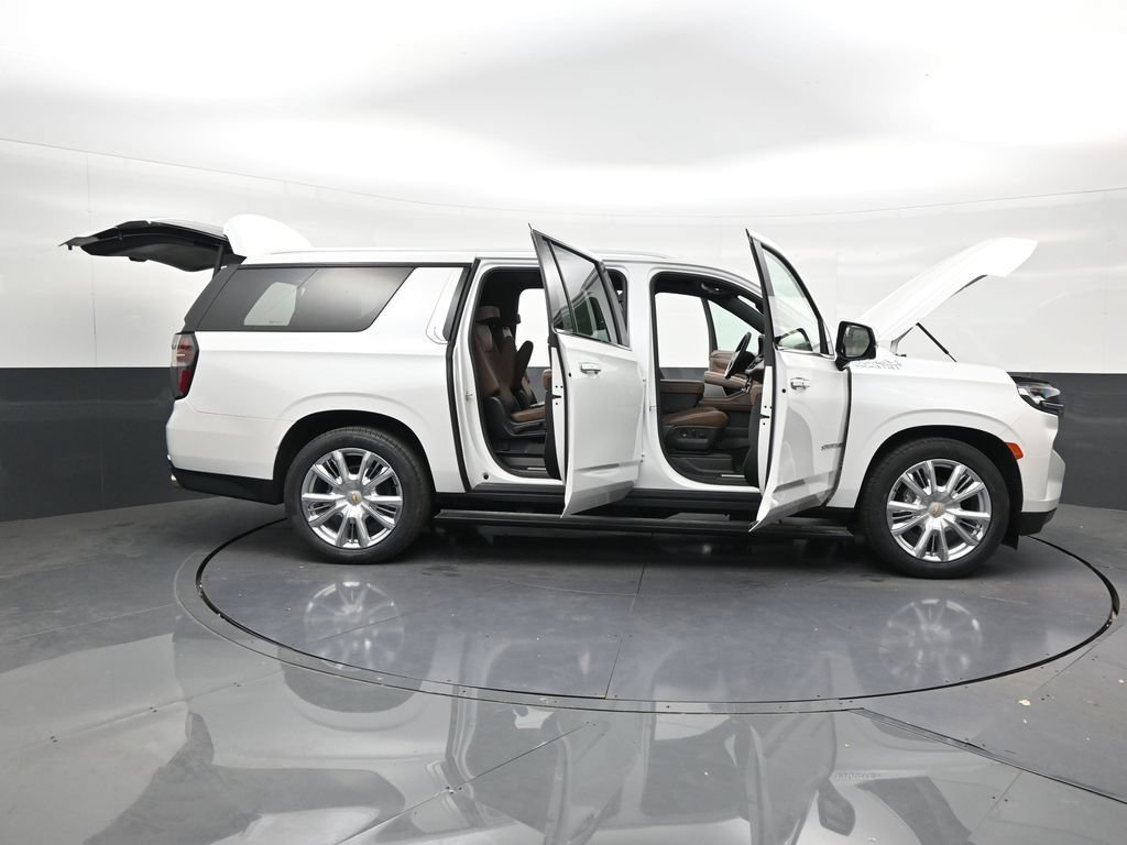 Used 2023 Chevrolet Suburban High Country RWD image 29