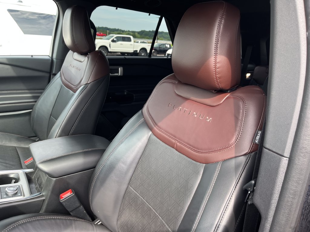 Used 2022 Ford Explorer Platinum w/ Equipment Group 601A AWD/4WD image 12