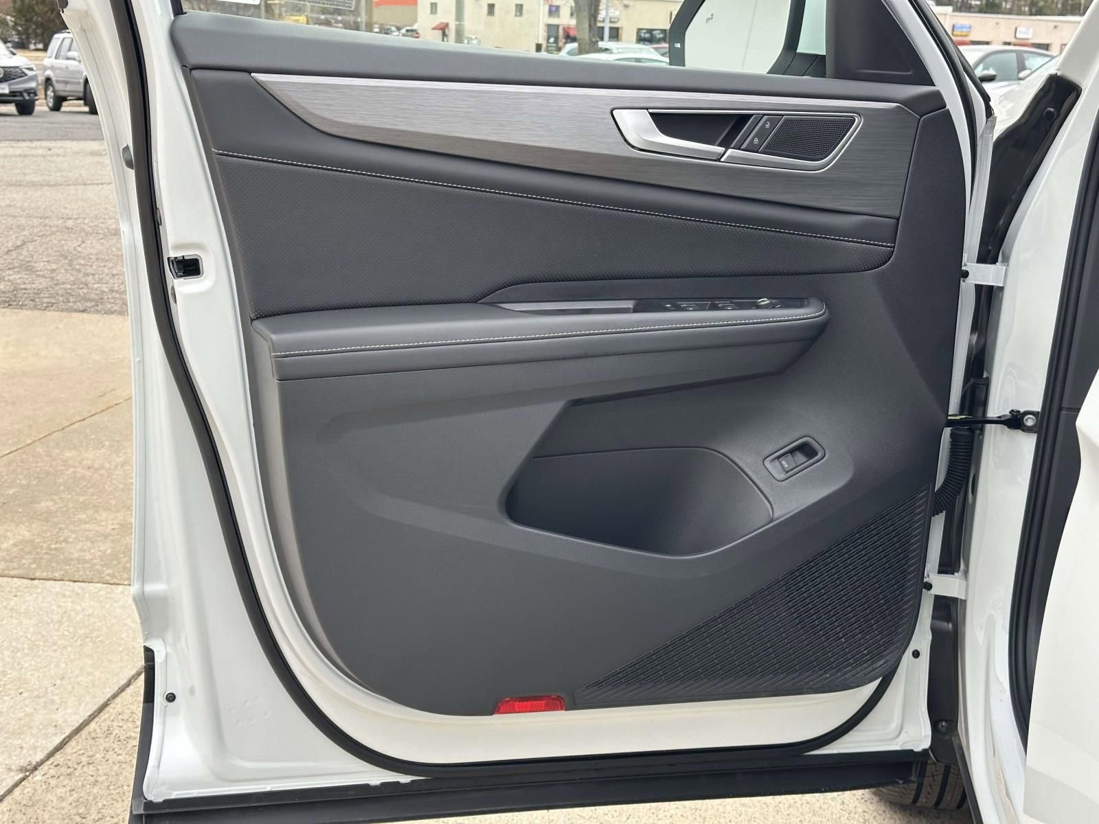 Certified 2025 Volkswagen Atlas Cross Sport SE w/ Black Wheel Package image 16