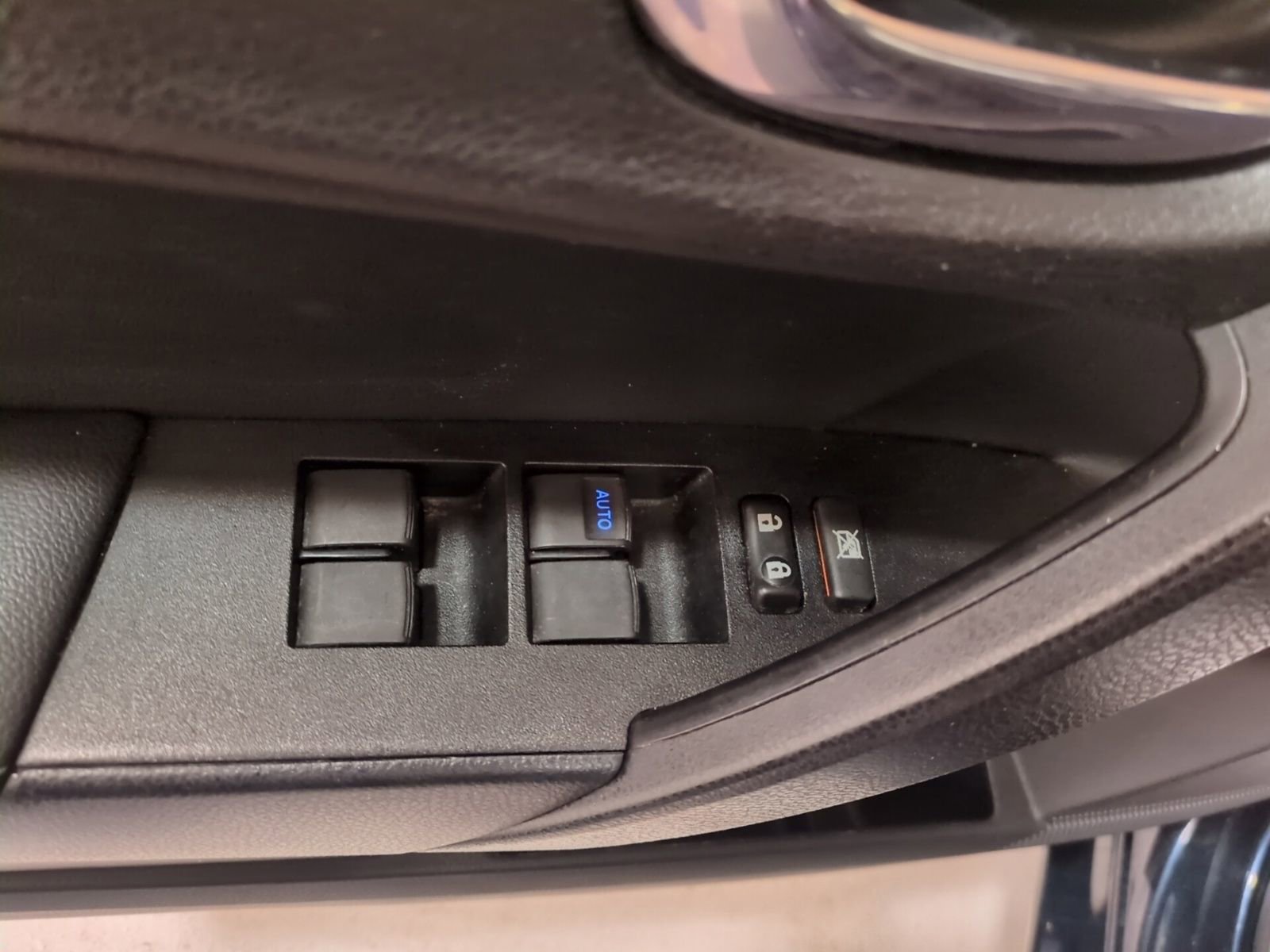 Used 2017 Toyota Corolla SE w/ SE Premium Package image 17