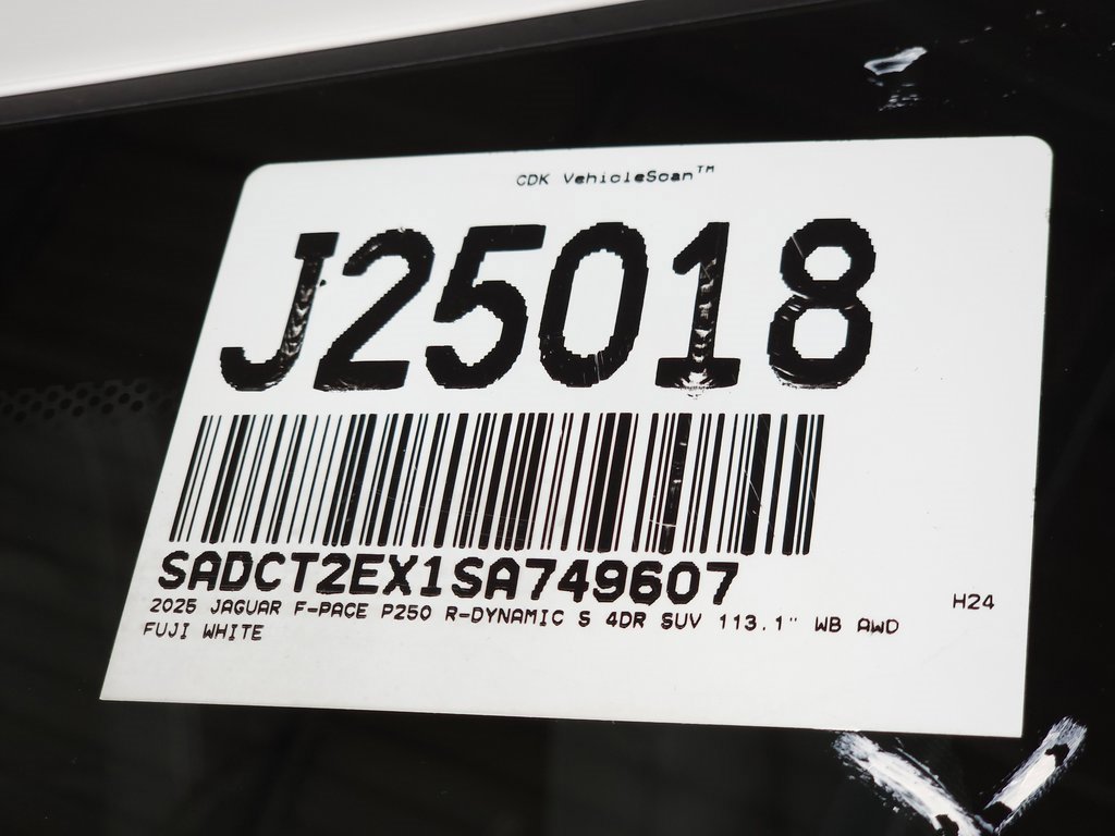 Certified 2025 Jaguar F-PACE R-Dynamic S image 33