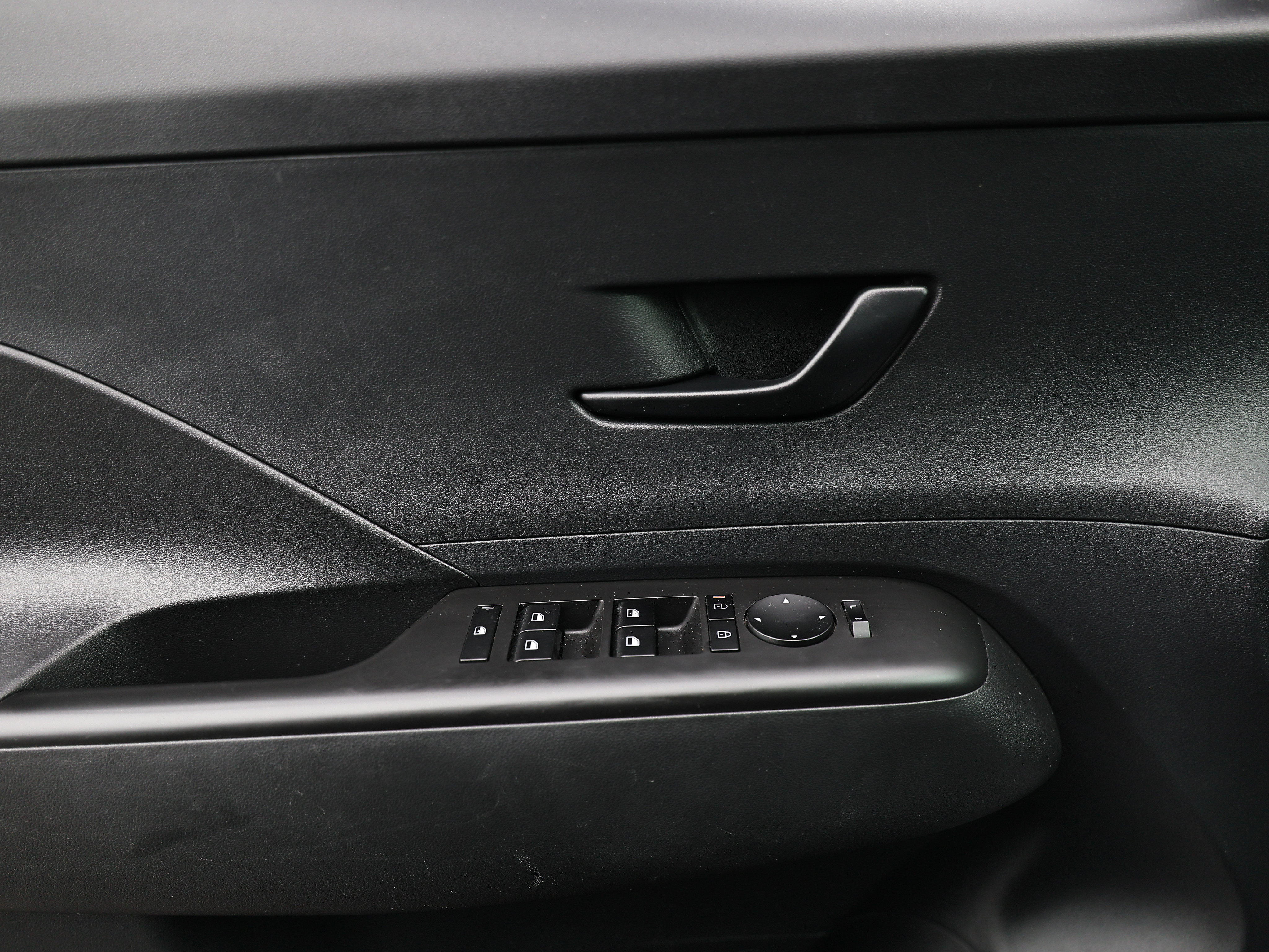 Used 2024 Hyundai Kona SE FWD image 14