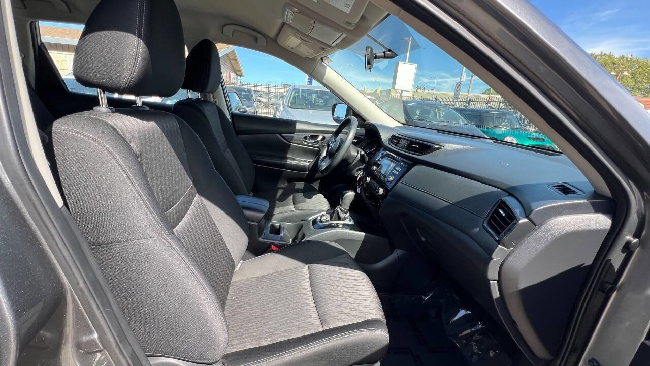 Used 2017 Nissan Rogue S image 19