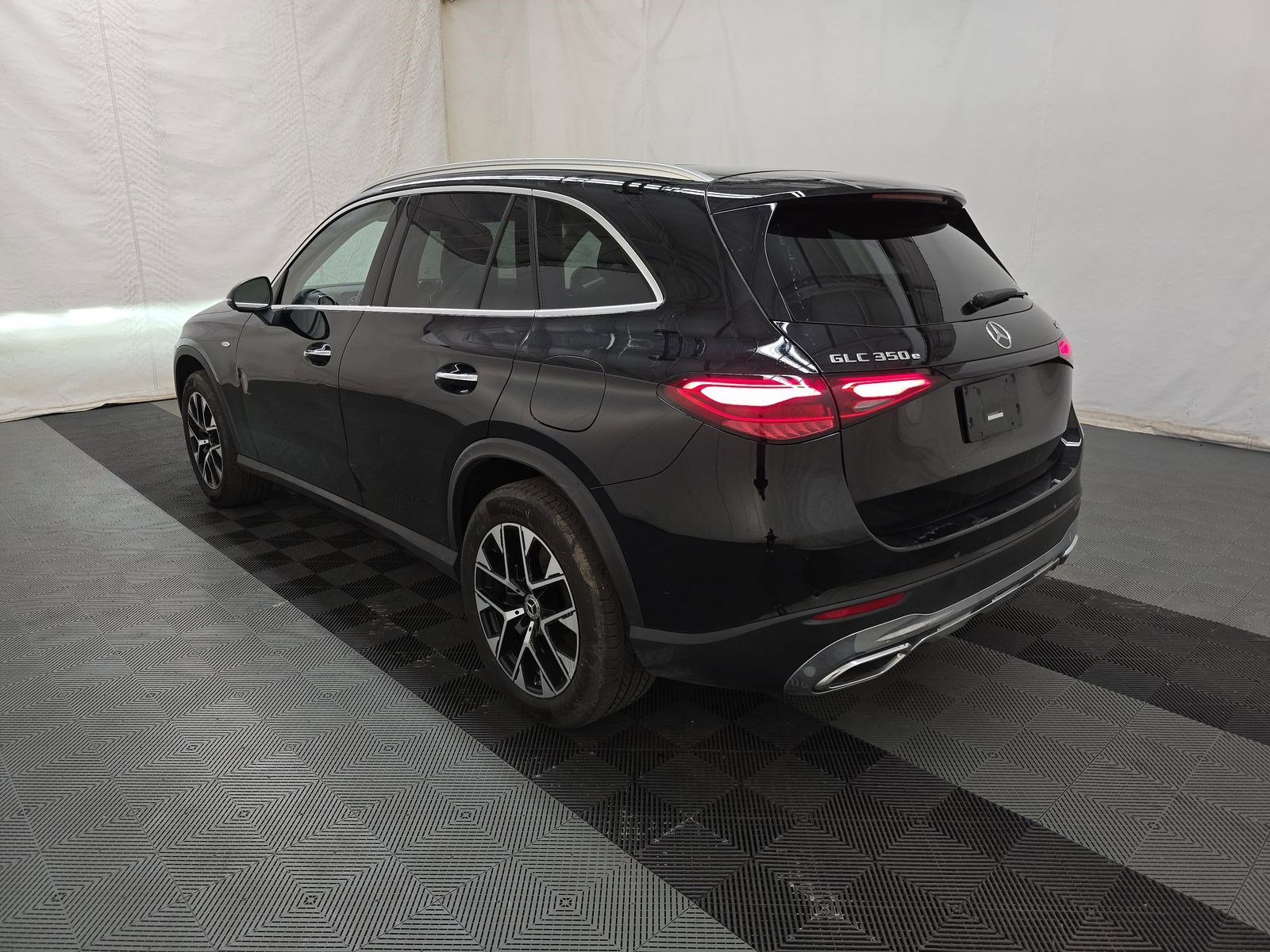 Used 2025 Mercedes-Benz GLC 350e 4MATIC image 8