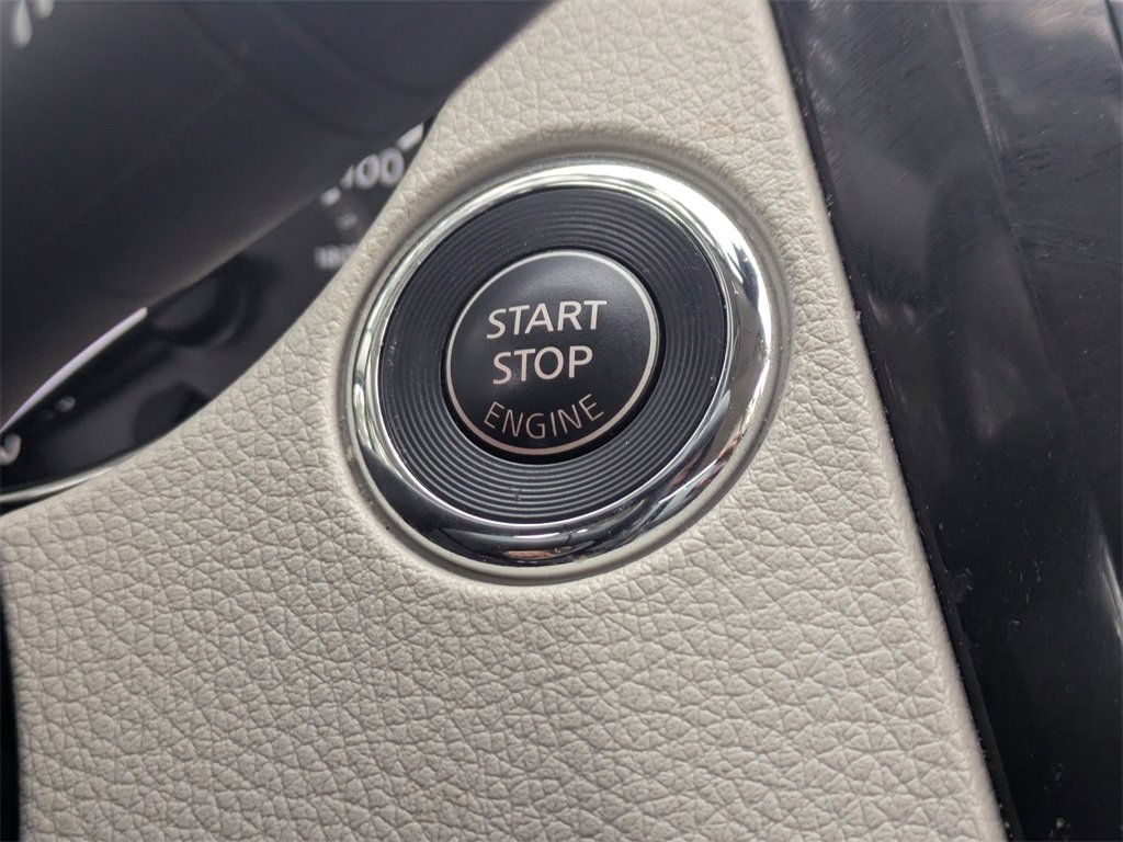 Used 2020 Nissan Rogue Sport SV image 32