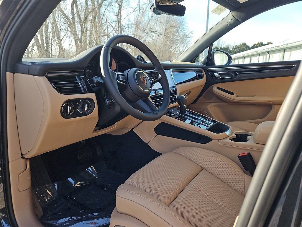 New 2026 Porsche Macan image 4