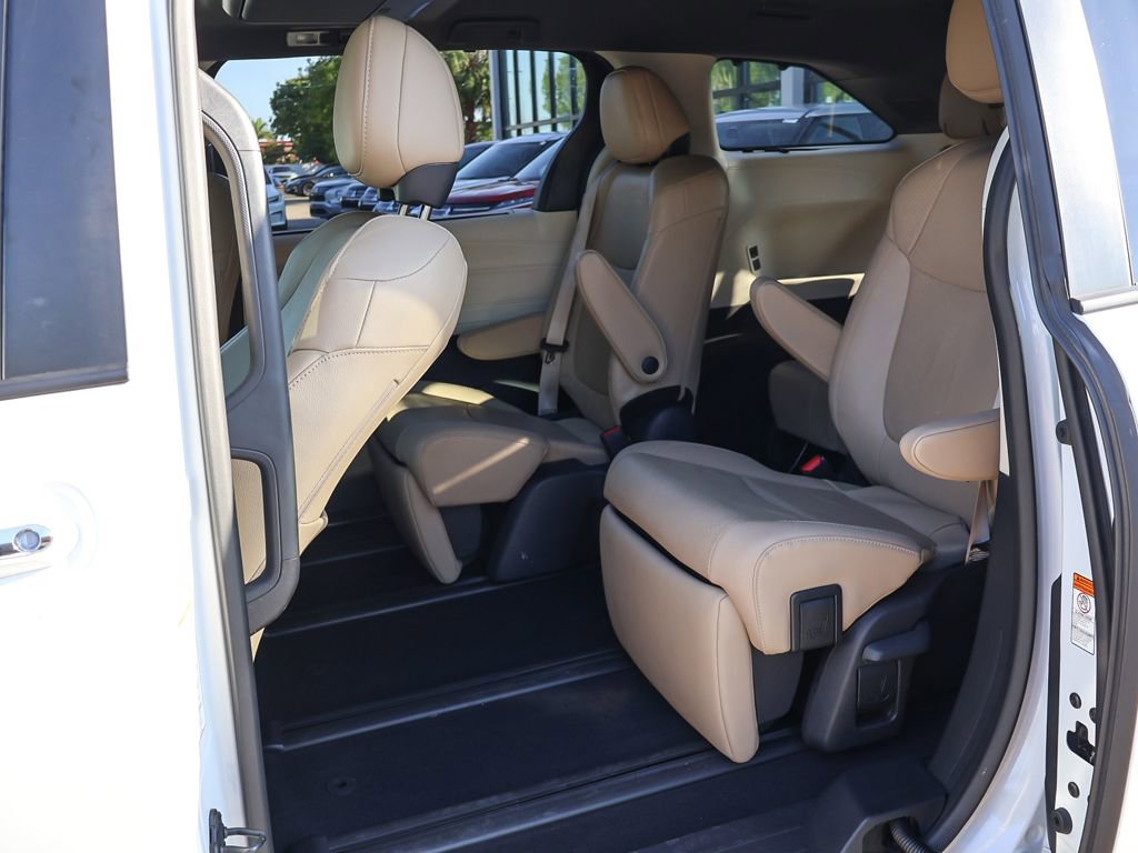 Used 2023 Toyota Sienna Limited FWD image 35