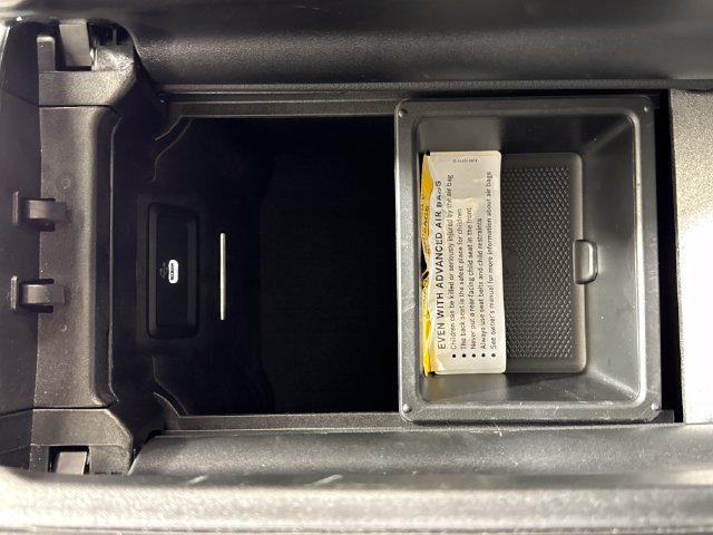 Used 2025 Mercedes-Benz GLC 300 4MATIC image 44