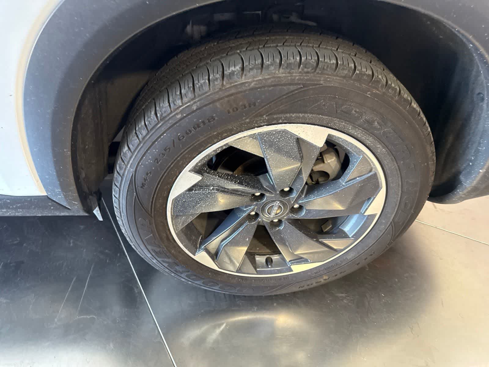 Used 2024 Nissan Rogue SV FWD image 10
