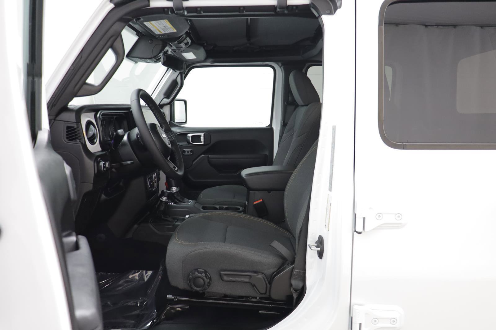 Used 2025 Jeep Gladiator Sport image 7