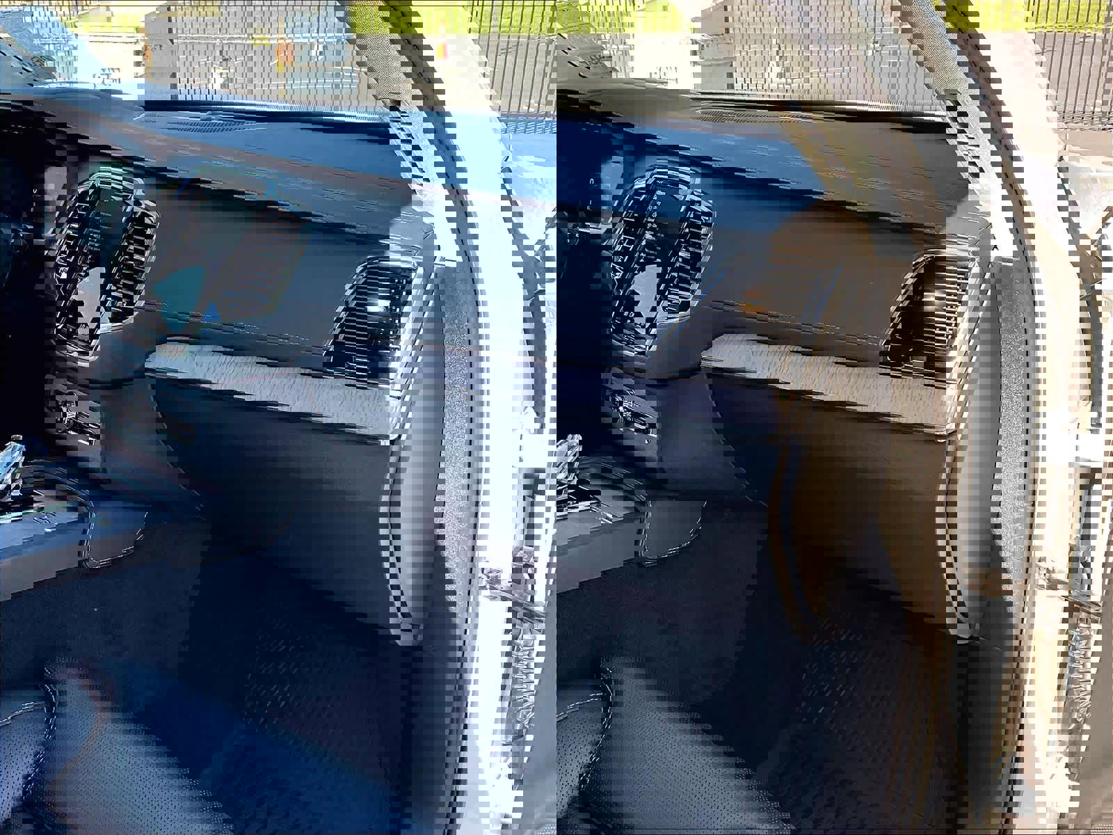 Used 2024 Volvo XC90 T8 Ultimate w/ Protection Package Premier image 19