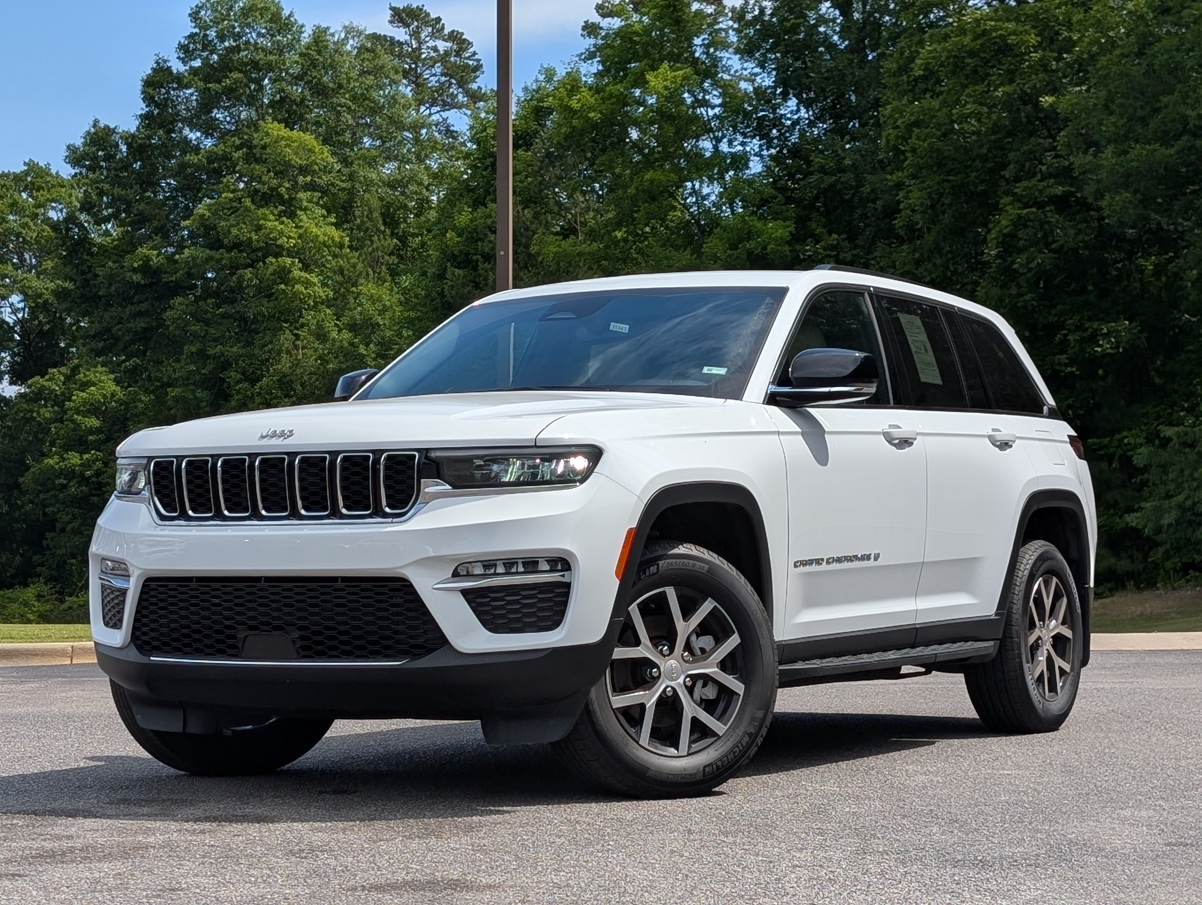 Used 2024 Jeep Grand Cherokee Limited w/ MOPAR Finishing Package AWD/4WD image 4