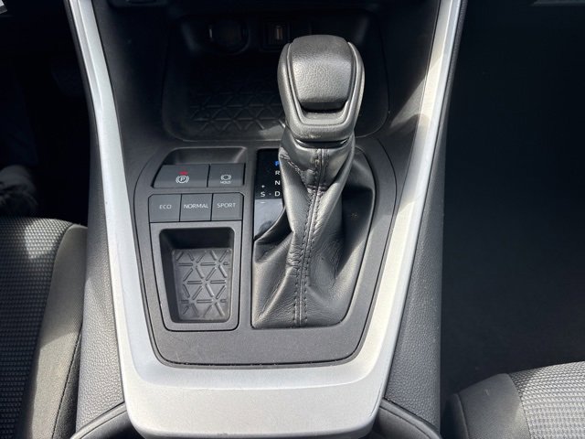Used 2022 Toyota RAV4 LE image 27