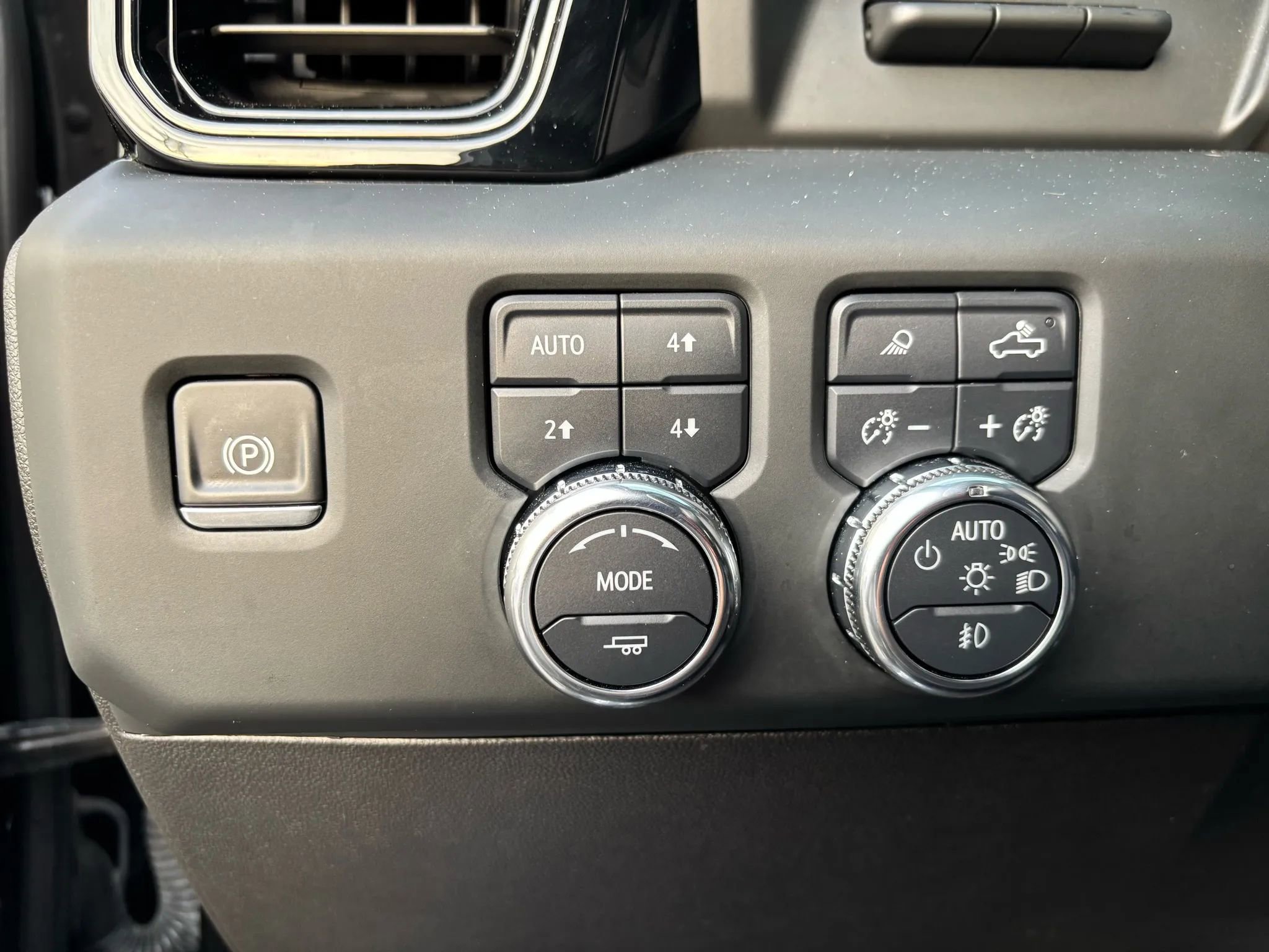 Used 2024 GMC Sierra 2500 AT4 w/ AT4 Premium Plus Package image 24