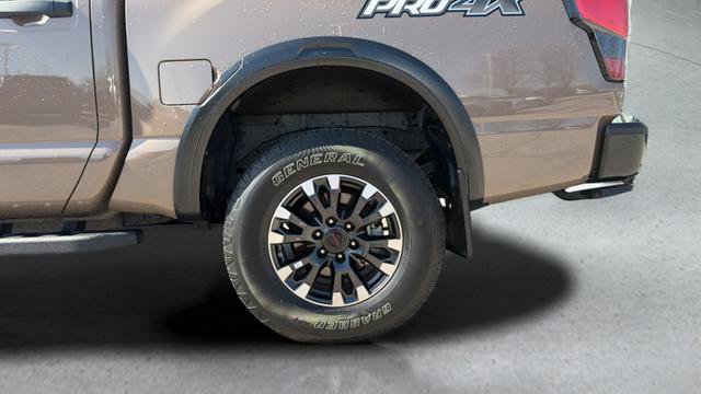 Used 2020 Nissan Titan PRO-4X w/ Pro-4x Convenience Package image 15