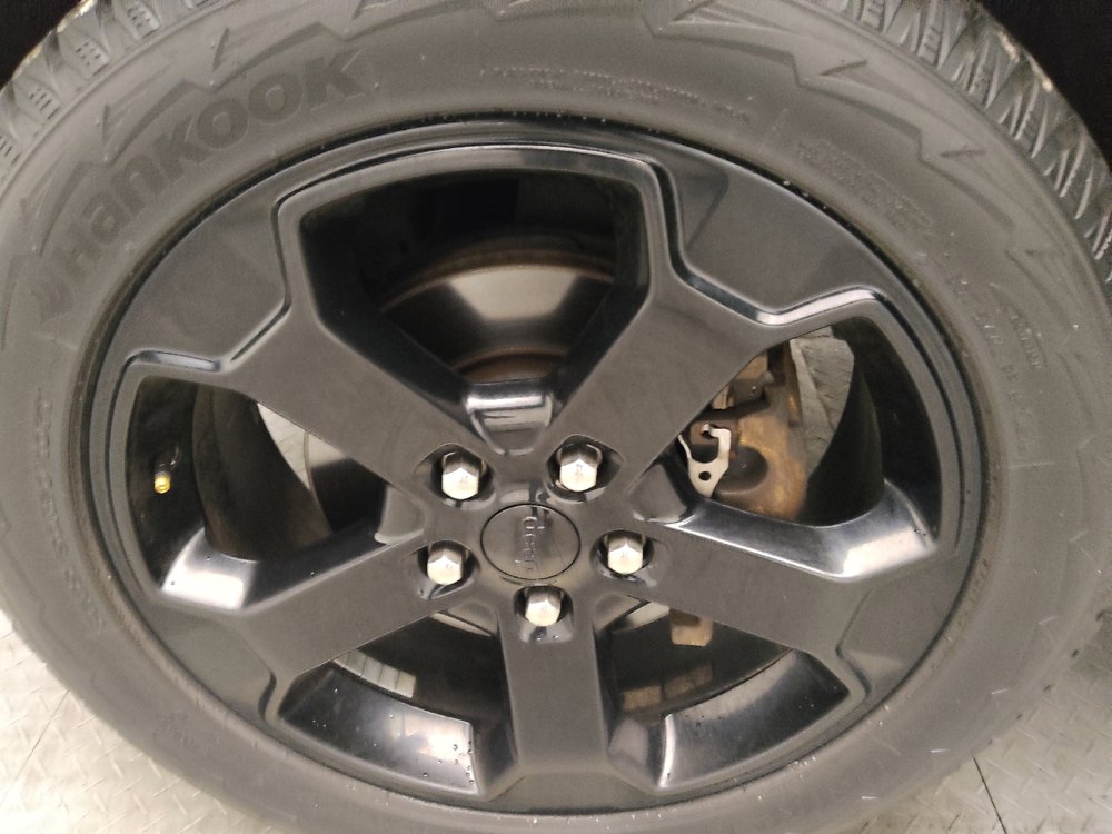 Used 2019 Jeep Grand Cherokee Laredo image 31