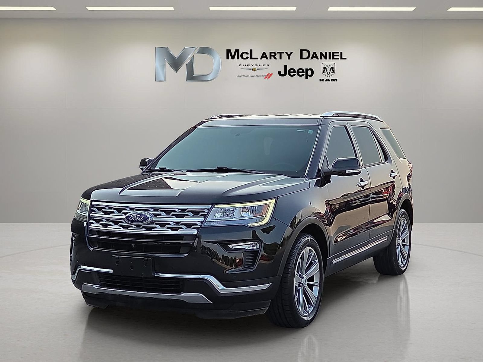Used 2018 Ford Explorer Limited AWD/4WD image 2