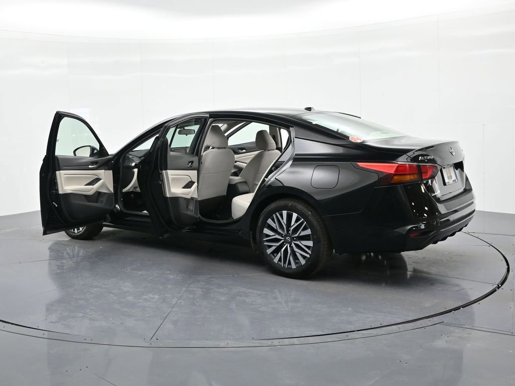 Used 2024 Nissan Altima 2.5 SV image 25
