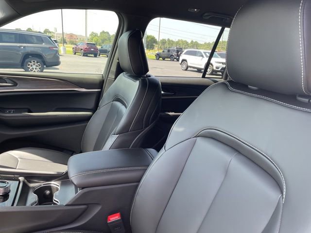 New 2025 Jeep Grand Cherokee Limited image 8