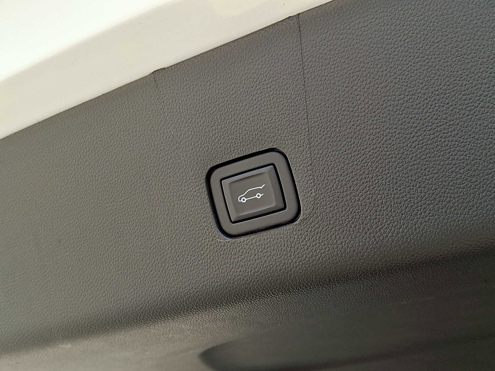 Used 2023 Chevrolet Traverse LT w/ LPO, Floor Liner Package AWD/4WD image 28