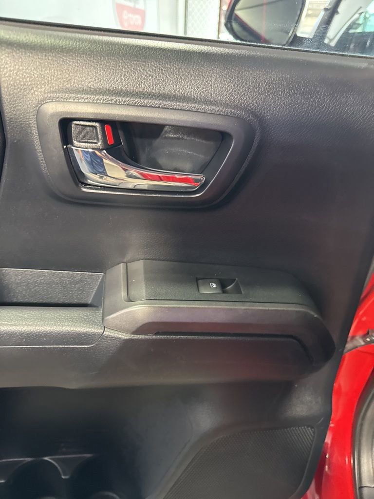 Used 2016 Toyota Tacoma SR image 28