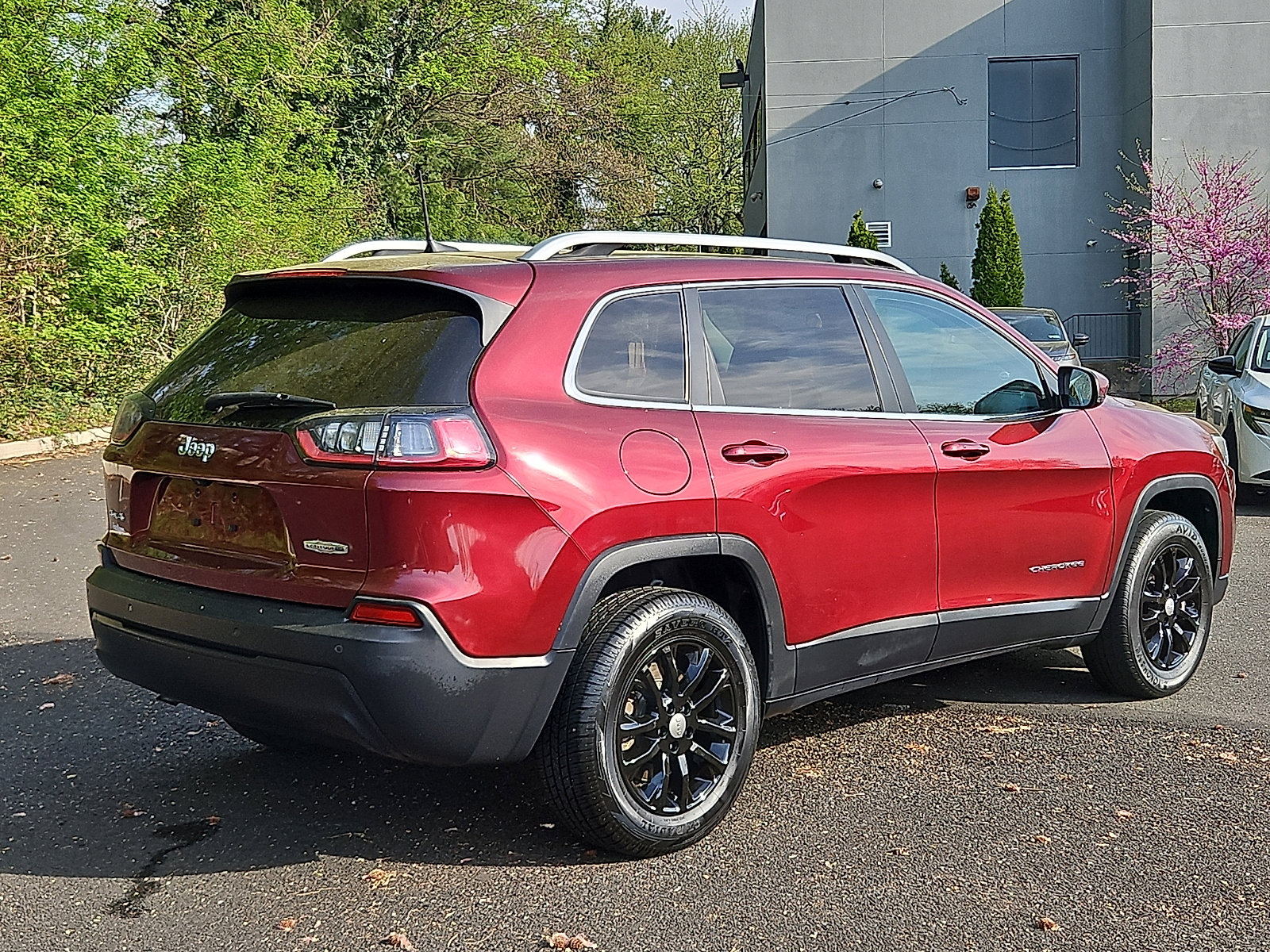 Used 2019 Jeep Cherokee Latitude Plus w/ Cold Weather Group image 6