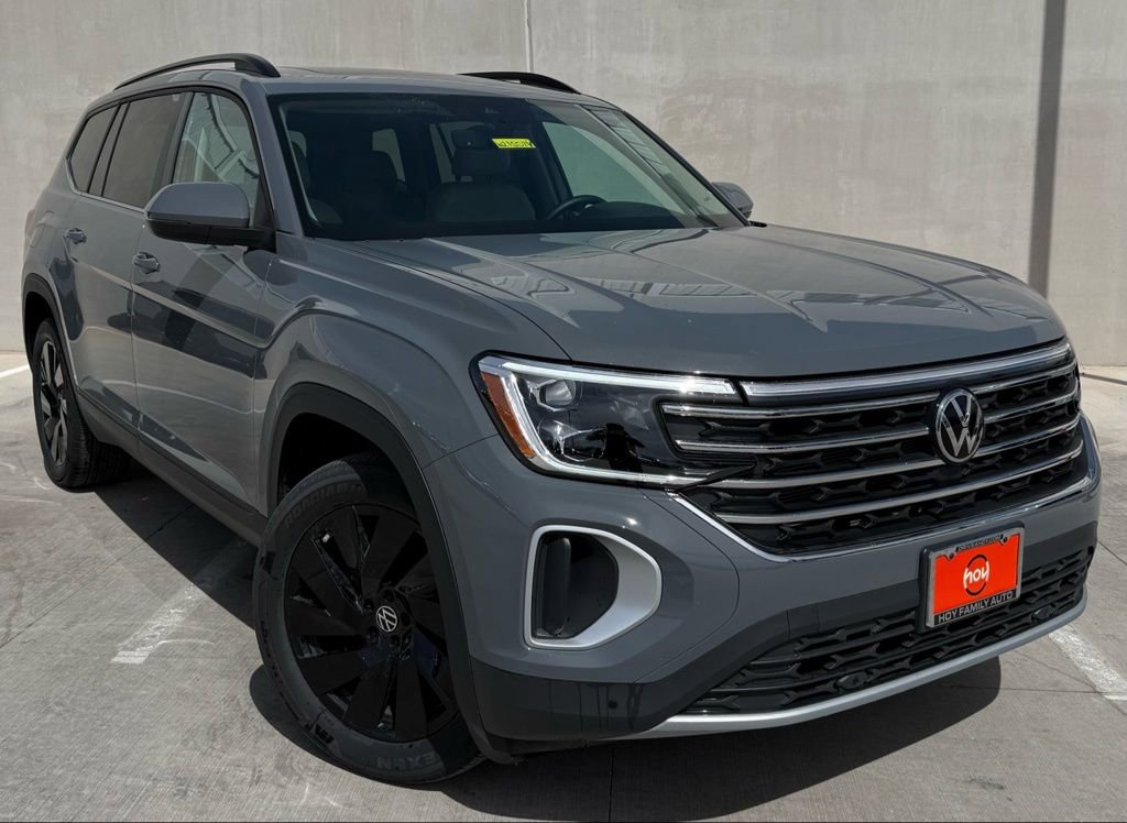 Certified 2025 Volkswagen Atlas SE image 1