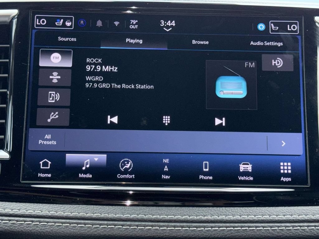 Used 2025 Chrysler Pacifica Limited FWD image 24