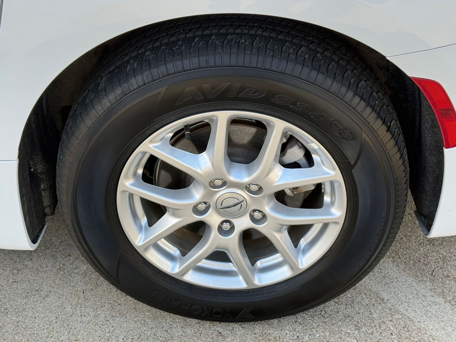 Used 2025 Chrysler Pacifica Select image 32