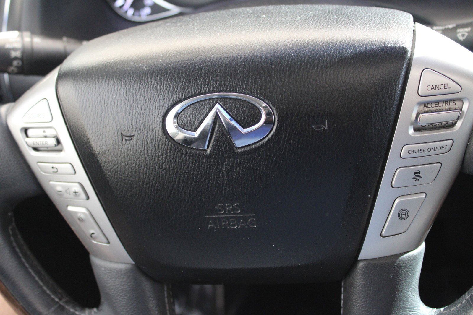 Used 2016 INFINITI QX80 2WD w/ Driver's Assistance Package image 24