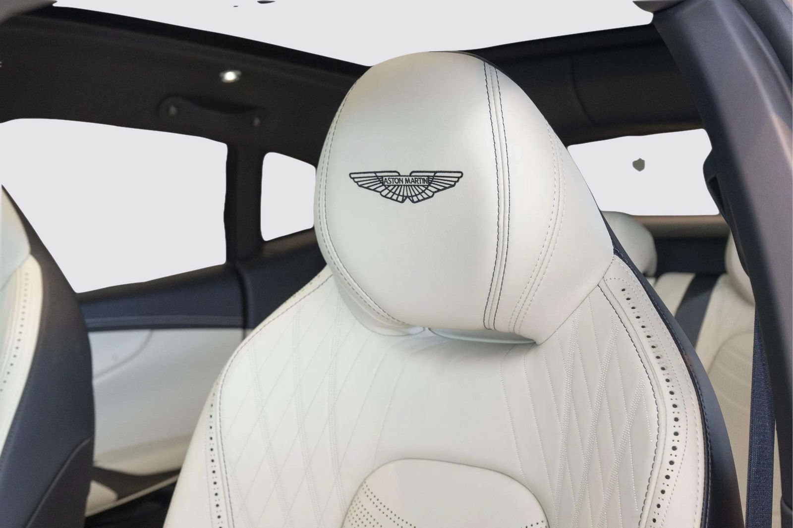 Used 2024 Aston Martin DBX AWD/4WD image 17