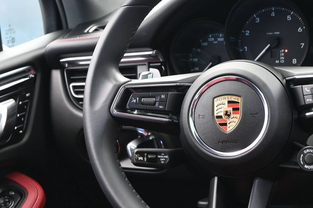 Used 2025 Porsche Macan AWD/4WD image 21